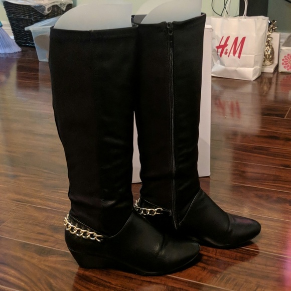 Boots - Picture 2 of 3